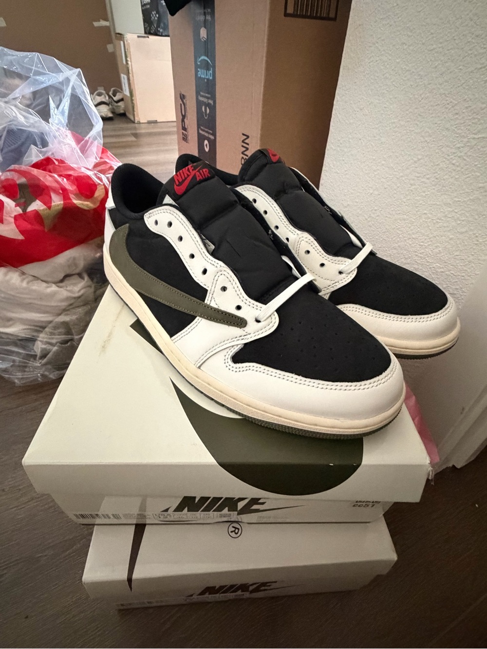 Jordan 1 x Travis Scoot Olive
